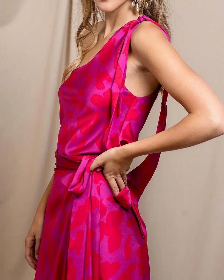 One-shoulder dress with tie print