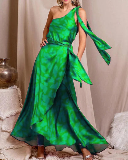 One-shoulder dress with tie print