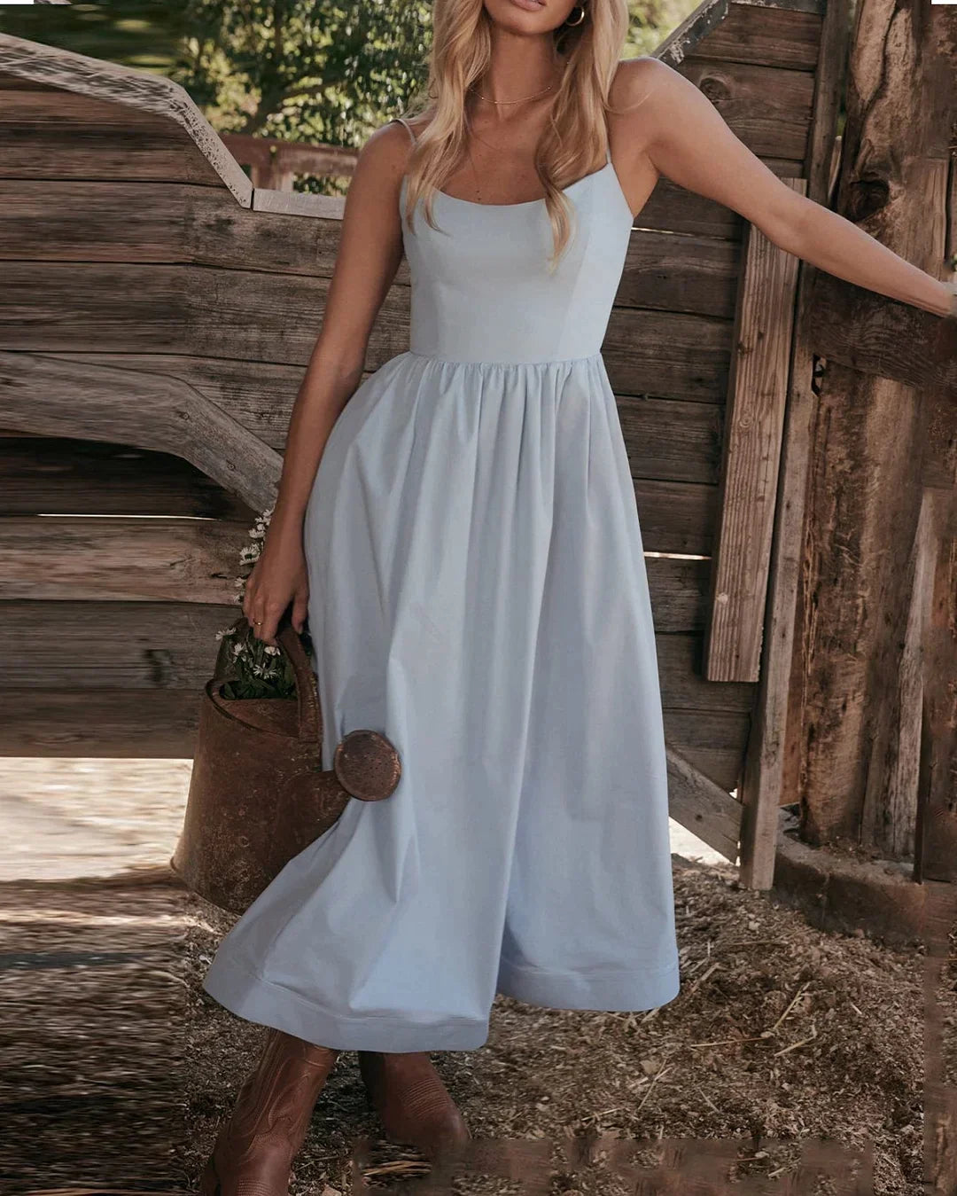 Karla - Plain dress with V-neck and pleated waist