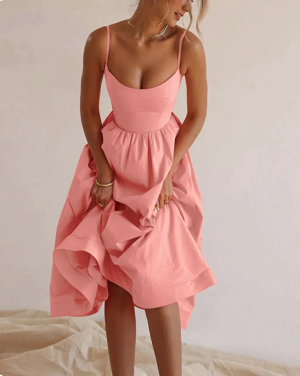 Karla - Plain dress with V-neck and pleated waist