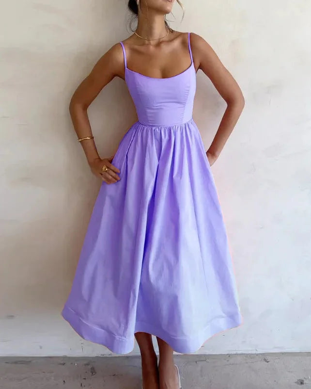 Karla - Plain dress with V-neck and pleated waist