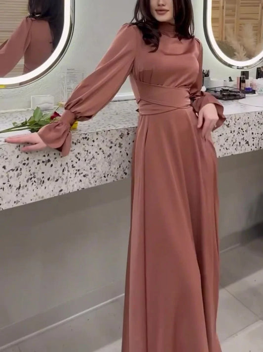 Sara - Elegant and simple long dress with sleeves 
