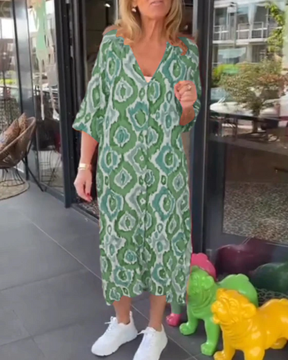 Dress with trendy print and half sleeves