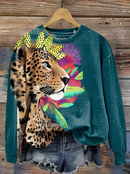 Women's sweatshirt with round neck and long sleeves with animal print