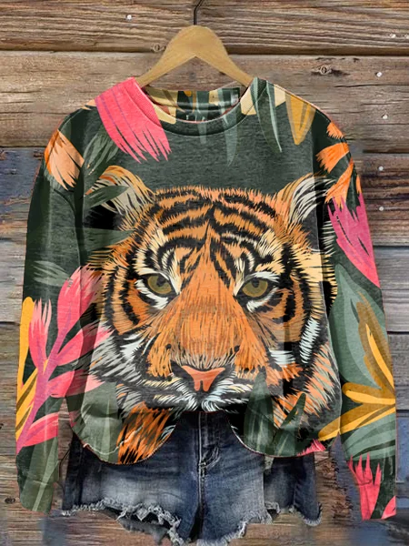 Women's sweatshirt with round neck and long sleeves with animal print
