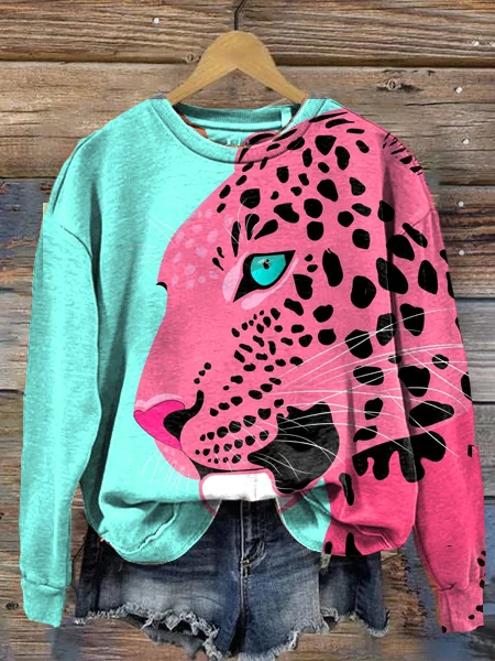 Women's sweatshirt with round neck and long sleeves with animal print